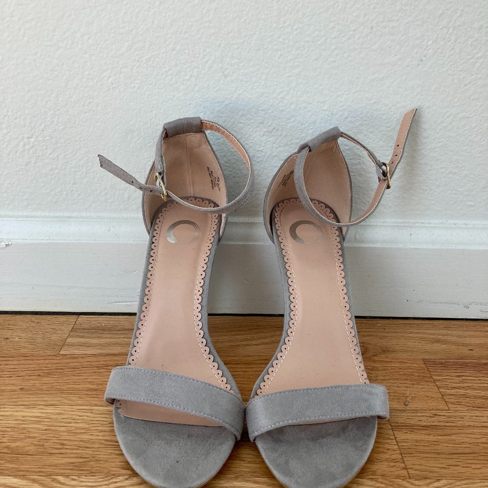 journee collection polly sandal heel